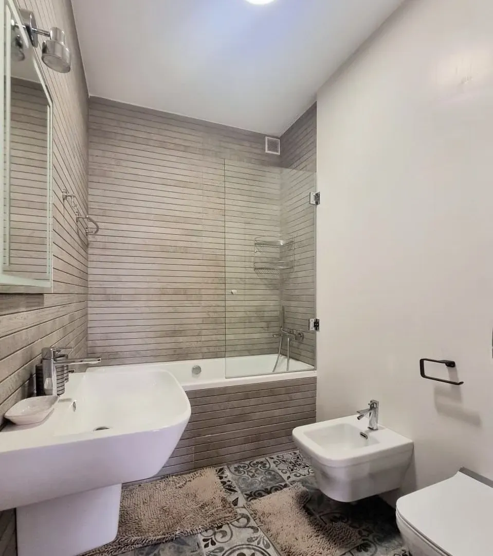 Izdavanje, dvosoban stan, 103m², Budva okolina, Budva