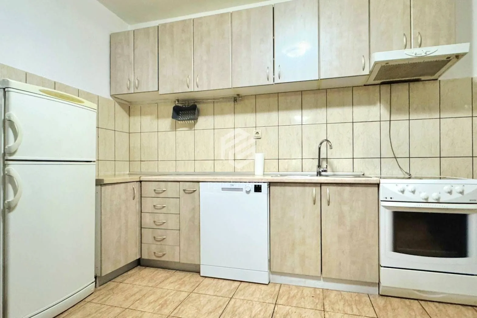Izdavanje, trosoban stan, 110m², Masline, Podgorica