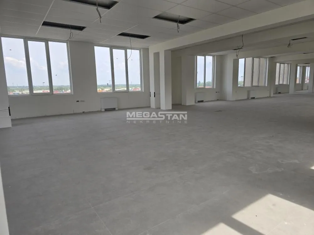 Rent, office space, 600m², Žarkovo, Beograd