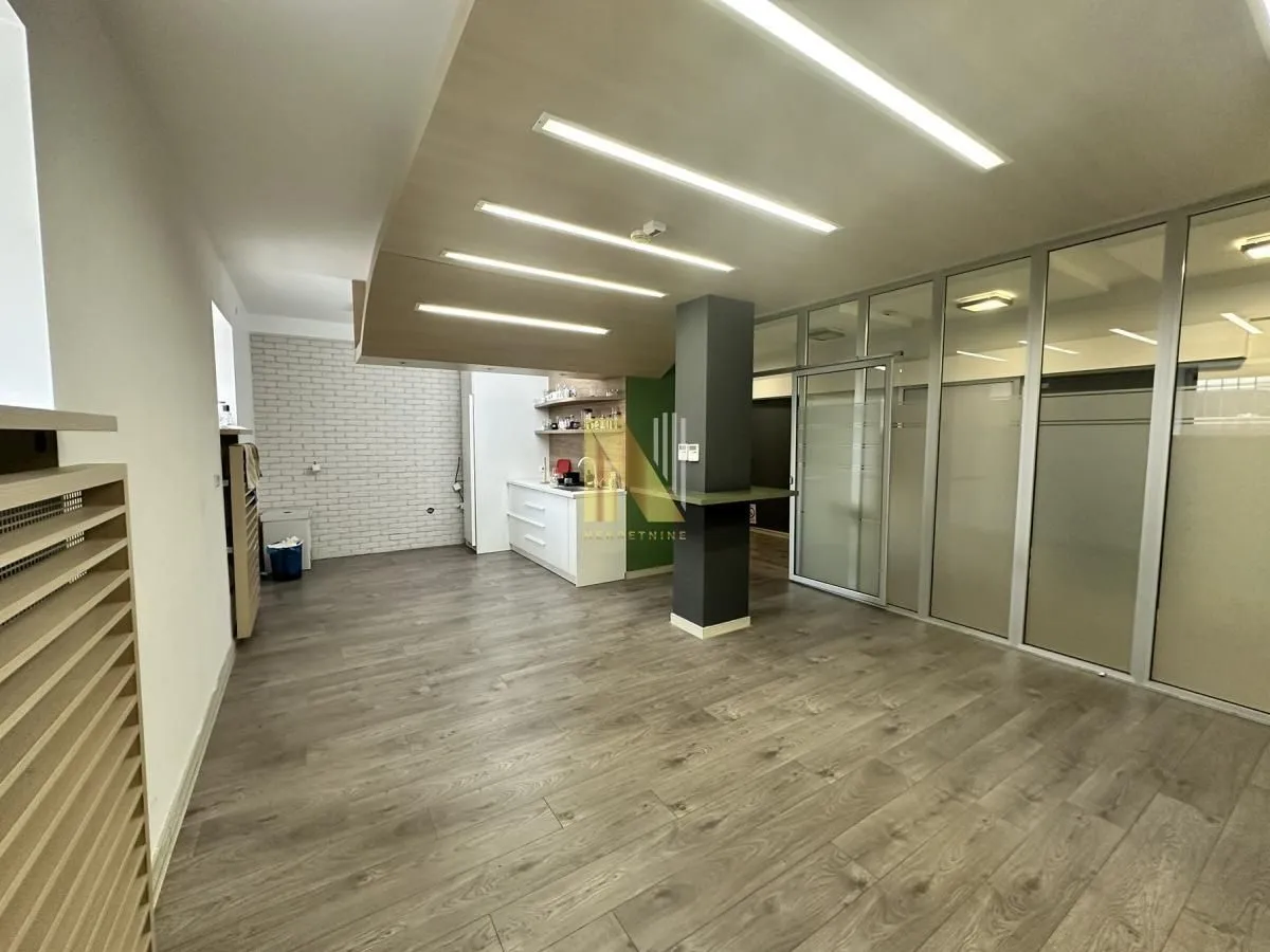 Izdavanje, poslovni prostor, 132m², Centar, Novi Sad