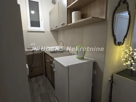 Izdavanje, jednosoban stan, 25m², Cvetni Trg, Vračar Sve Podlokacije - image 7
