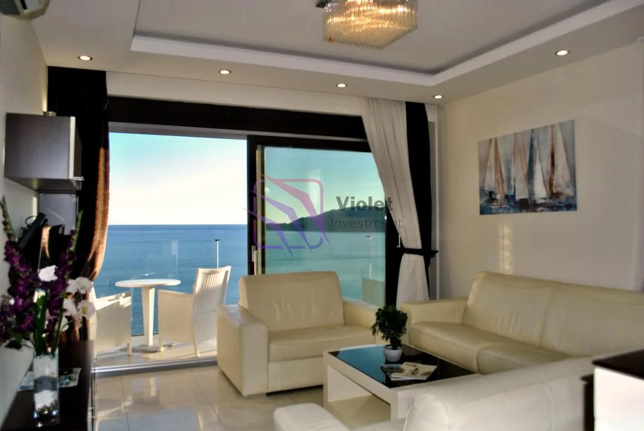 Izdavanje, dvosoban stan, 80m², Bečići, Budva