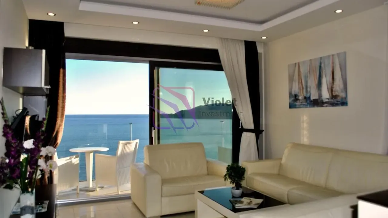 Izdavanje, dvosoban stan, 80m², Bečići, Budva