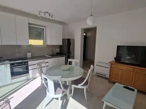 Izdavanje, stan, 44m², Tivat, Crna Gora - image 2