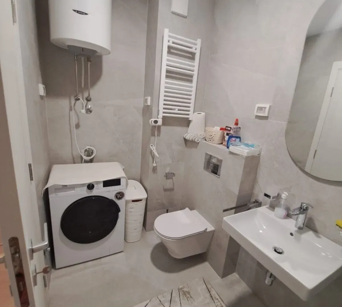 Izdavanje, jednosoban stan, 46m², Central Point, Podgorica