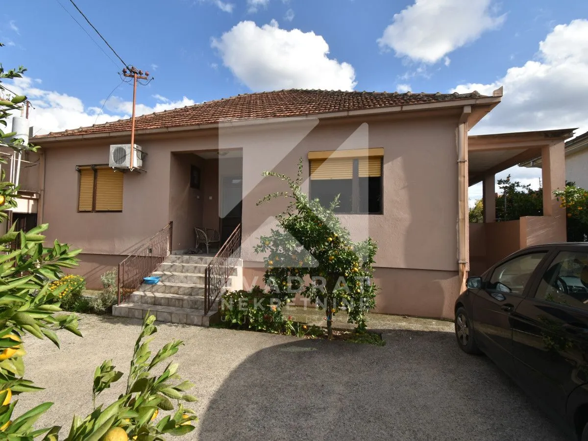 Prodaja, kuća, 200m², Tološi, Podgorica