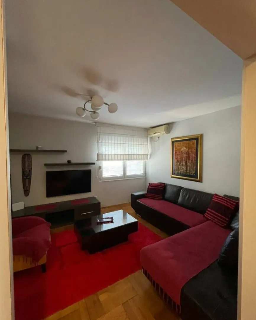 Izdavanje, dvosoban stan, 73m², Stari Aerodrom, Podgorica