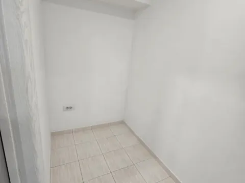 Izdavanje, poslovni prostor, 28m², Bulevar Oslobodjenja, Novi Sad Sve Podlokacije - image 4