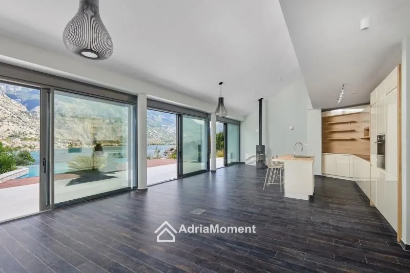 Sale, house, 373m², Prčanj, Kotor