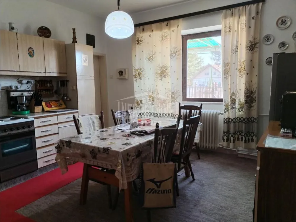 Prodaja, kuća, 328m², Železničko Naselje, Subotica