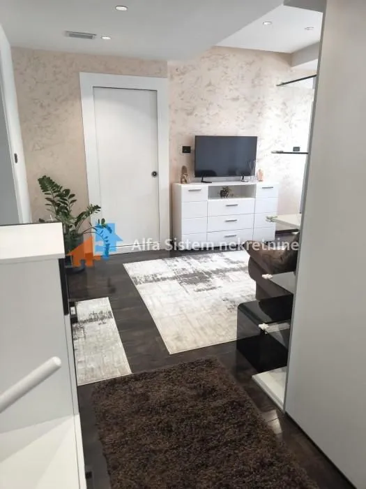 Rent, four bedroom apartment, 95m², Stari Grad, Beograd