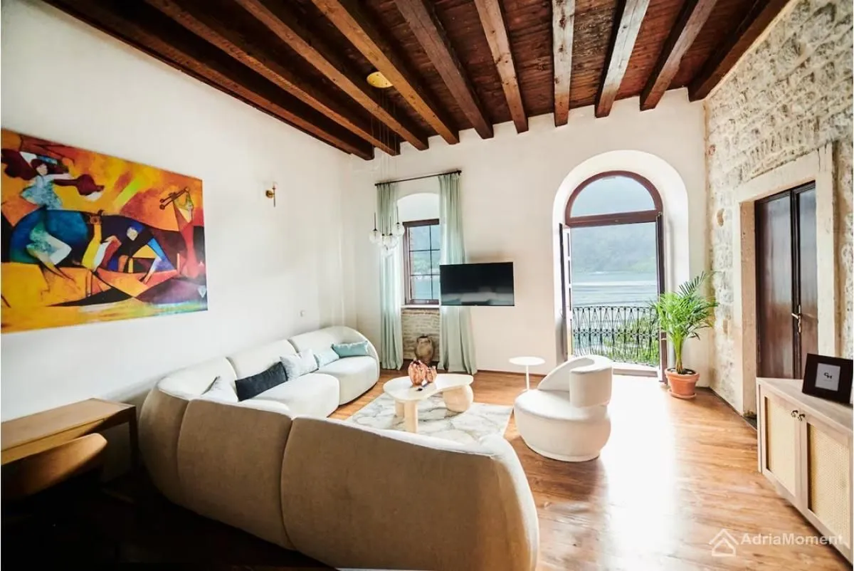 Sale, two bedroom apartment, 129m², Dobrota, Kotor