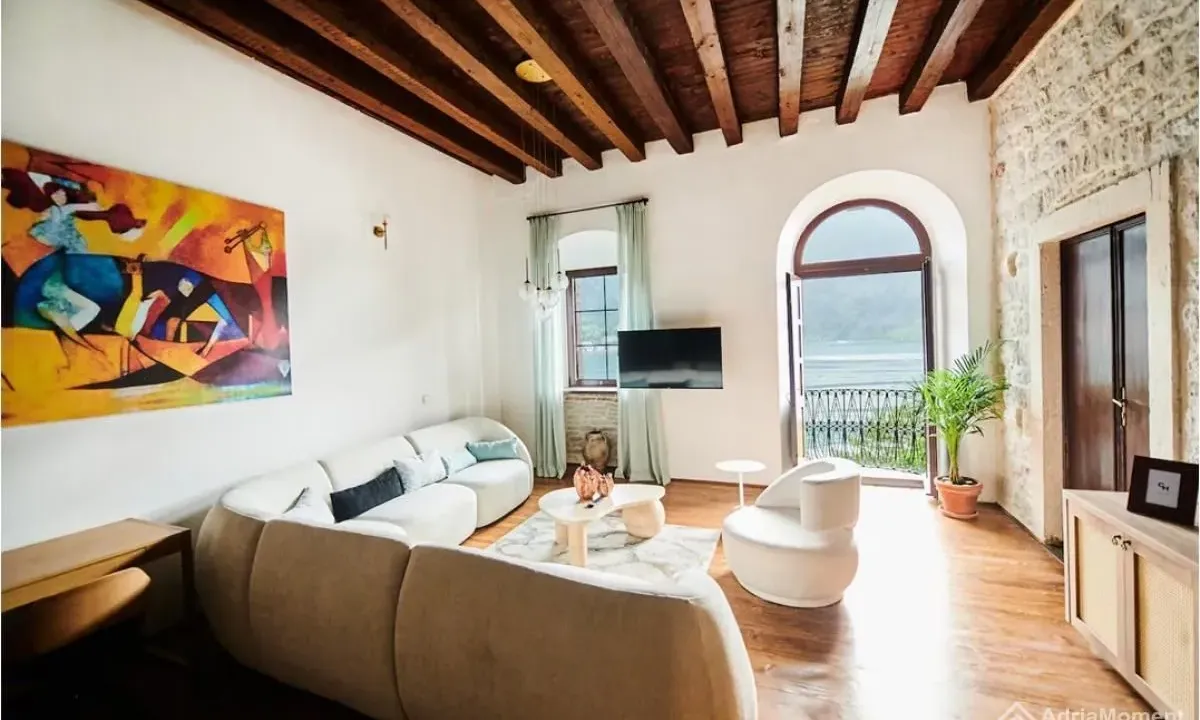 Sale, two bedroom apartment, 129m², Dobrota, Kotor