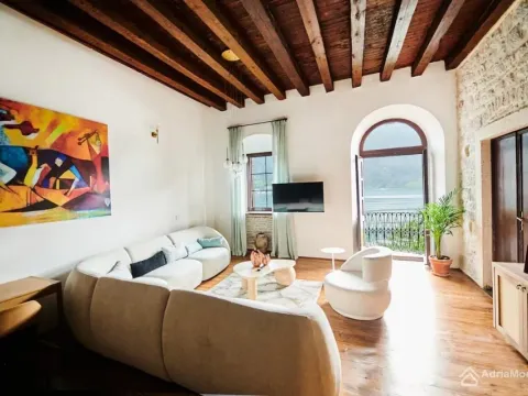 Sale, two bedroom apartment, 129m², Dobrota, Kotor