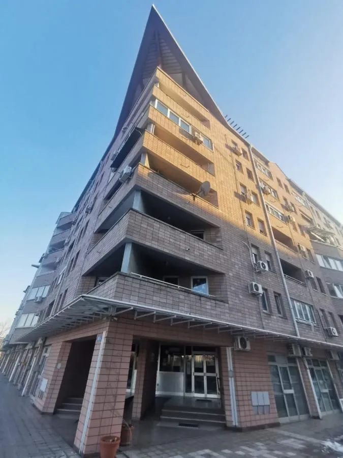 Izdavanje, jednosoban stan, 40m², Novi Beograd Blok 10, Novi Beograd Sve Podlokacije