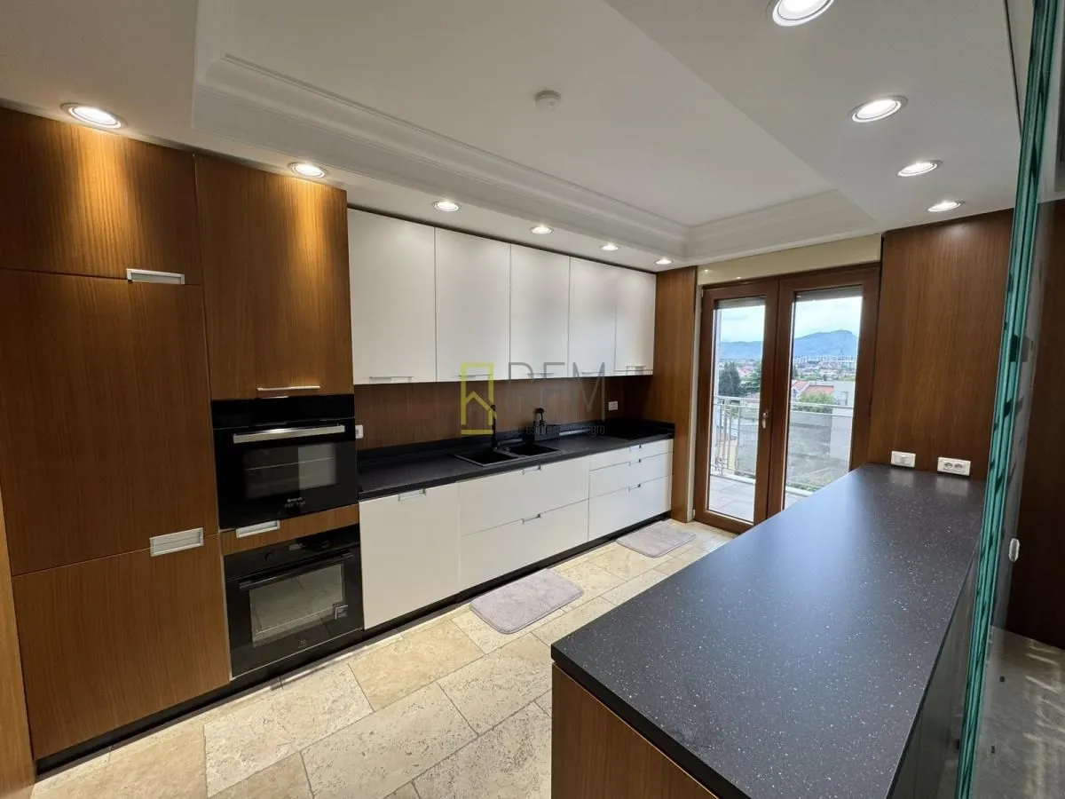 Rent, three bedroom apartment, 263m², Gorica C, Podgorica