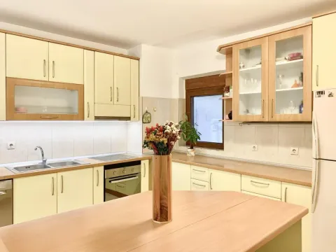 Izdavanje, kuća, 100m², Gorica C, Podgorica - image 13