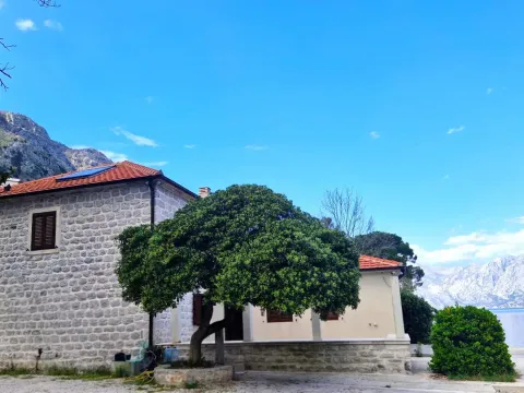 Prodaja, kuća, 130m², Kotor, Crna Gora - image 1