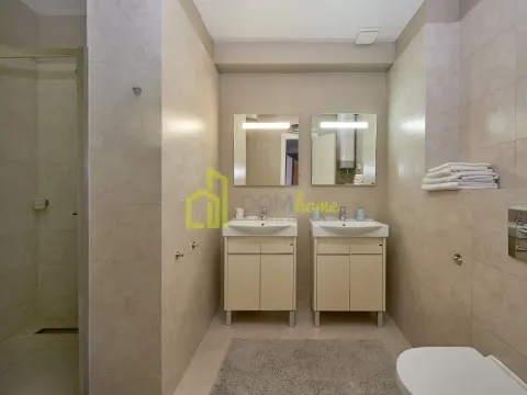 Izdavanje, trosoban stan, 190m², Budva, Crna Gora - image 21