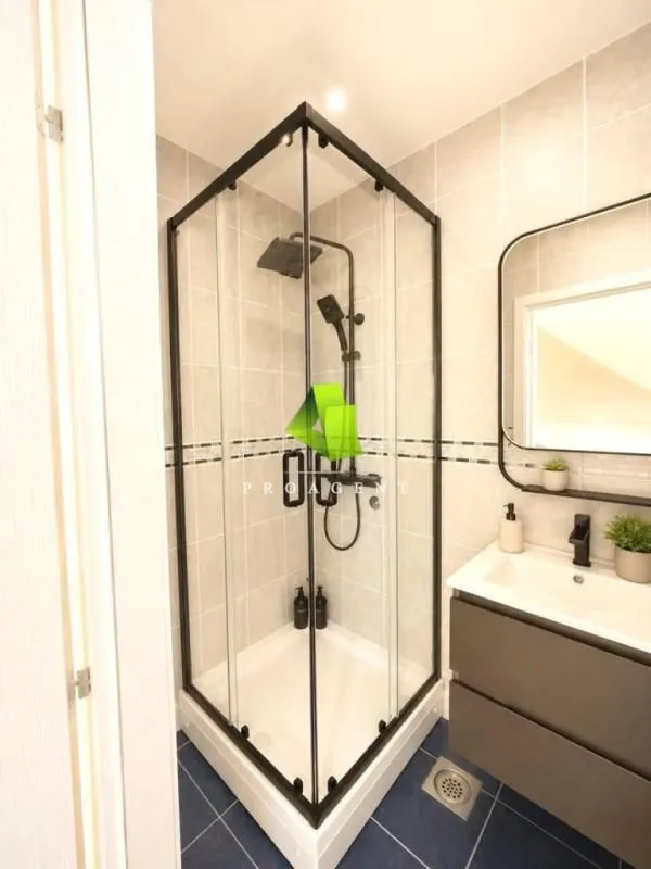 Rent, office space, 96m², Medijana, Niš