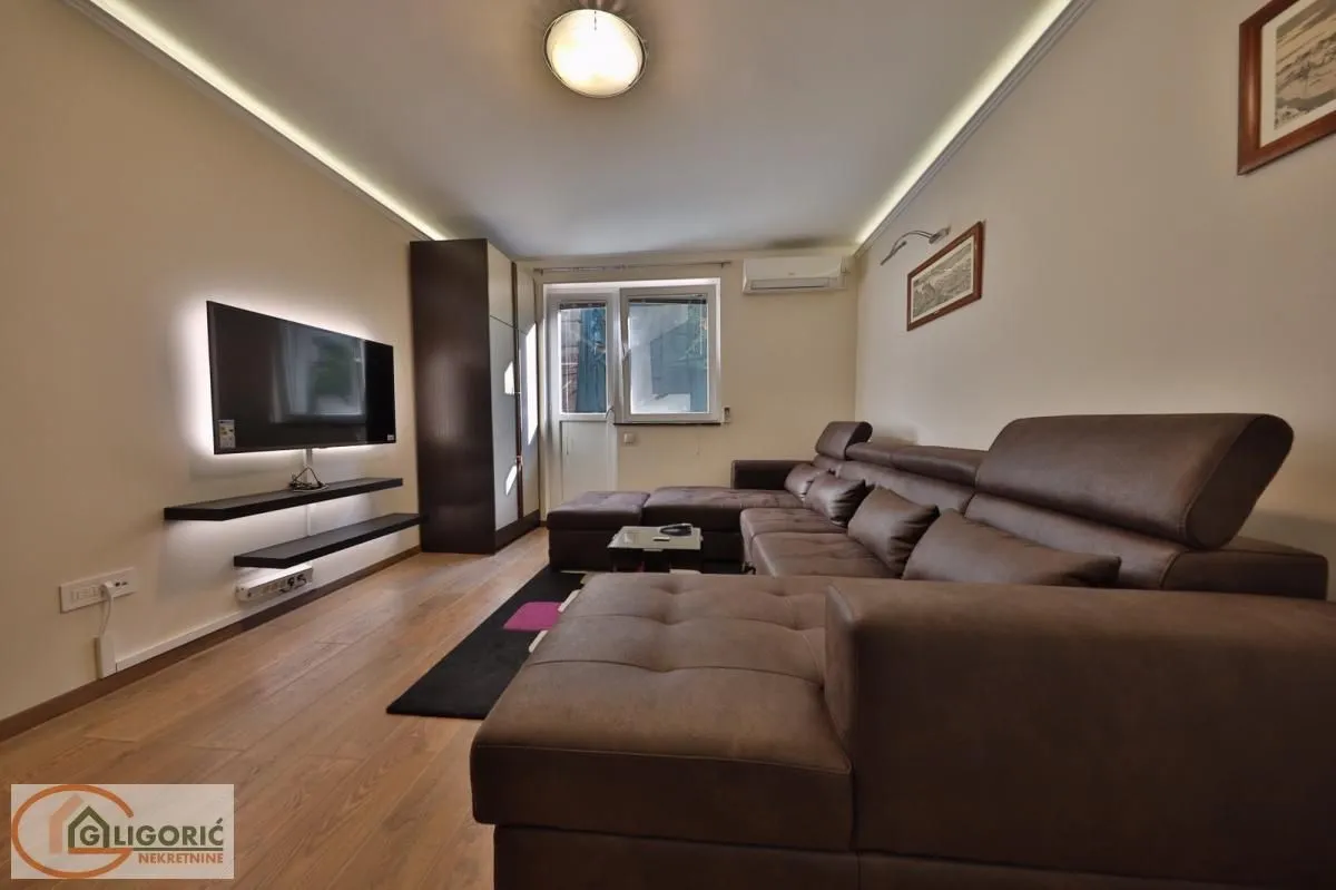 Rent, two bedroom apartment, 64m², Stari Grad, Beograd