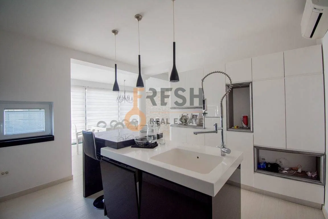 Rent, house, 270m², Zagorič, Podgorica