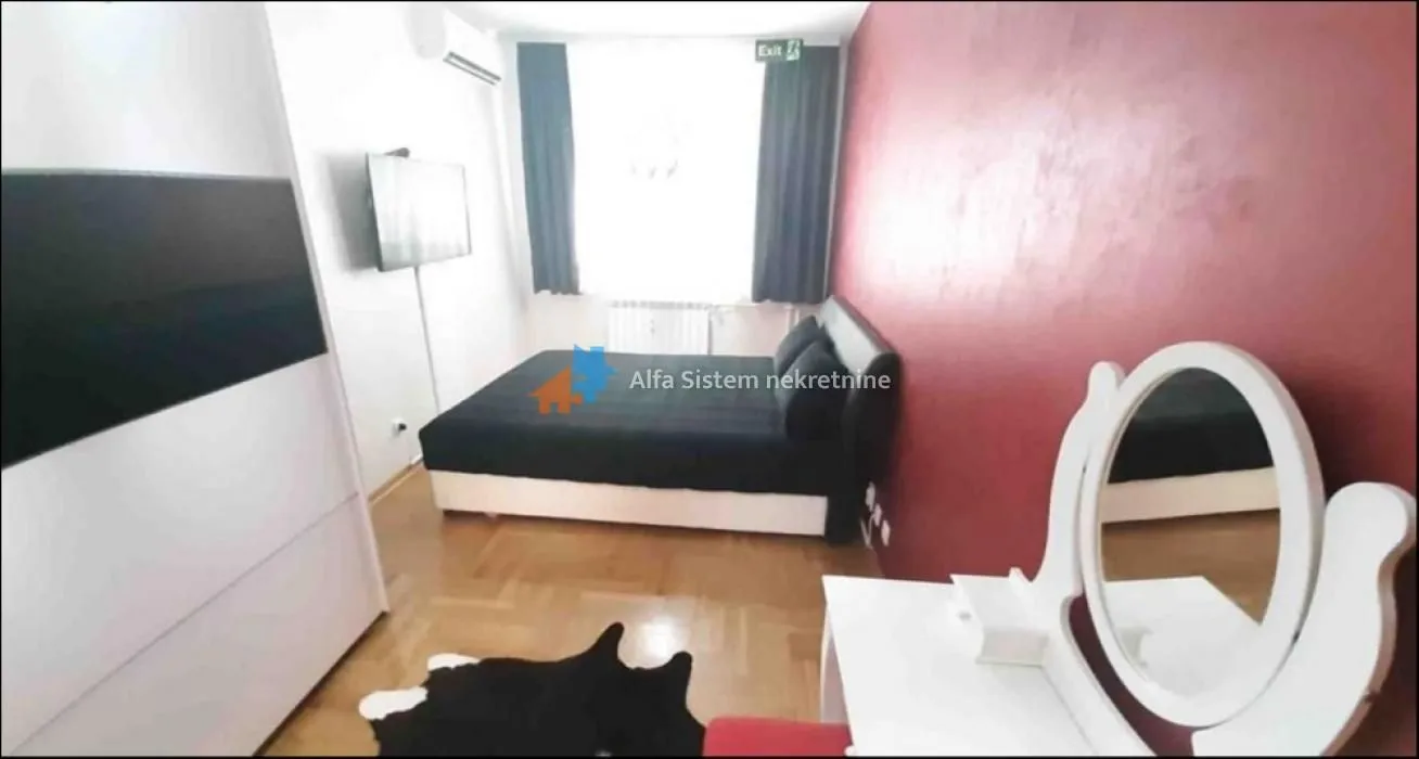 Izdavanje, četvorosoban stan, 96m², Vračar Sve Podlokacije, Beograd