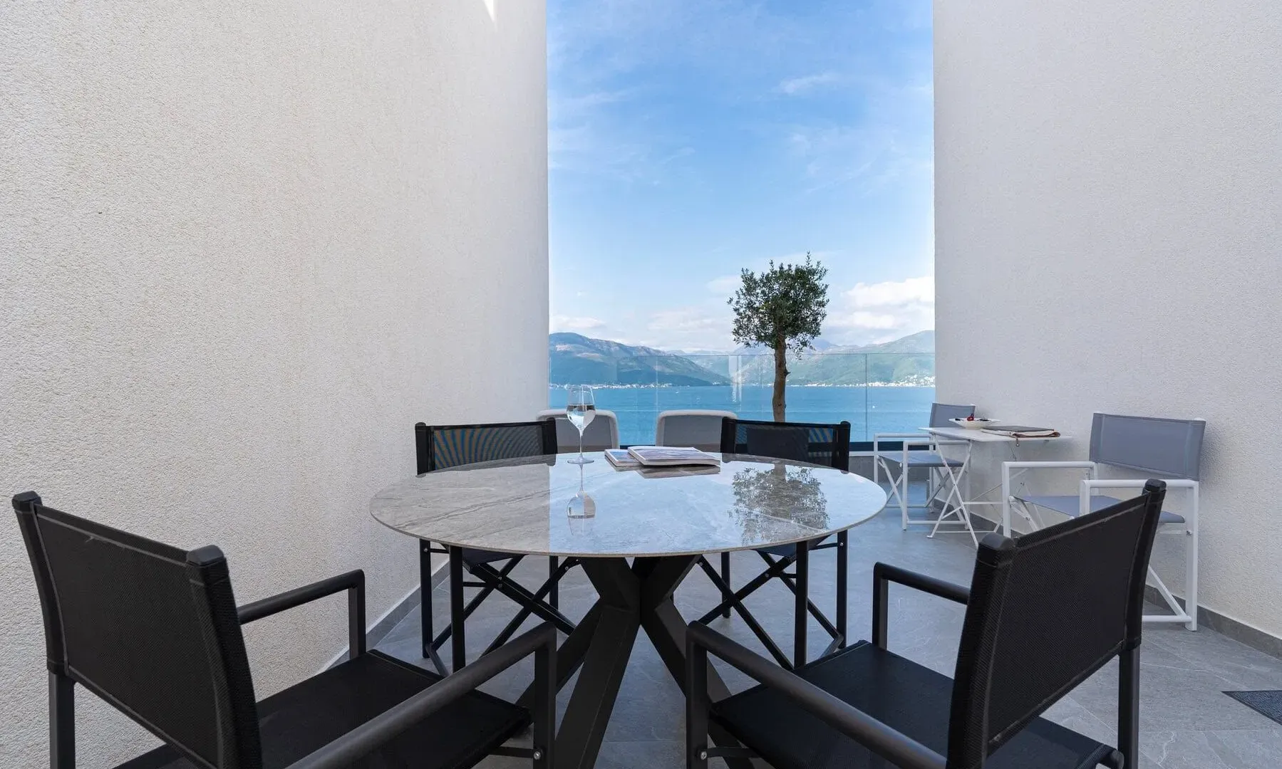 Rent, one bedroom apartment, 144m², Krašići, Tivat