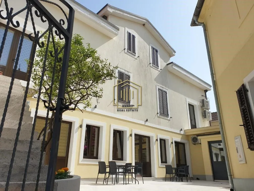 Izdavanje, poslovni prostor, 57m², Centar, Kotor