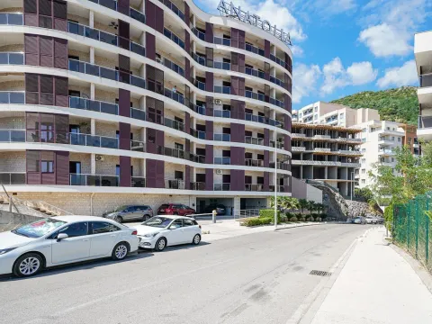 Sale, one bedroom apartment, 50m², Bečići, Budva - image 13