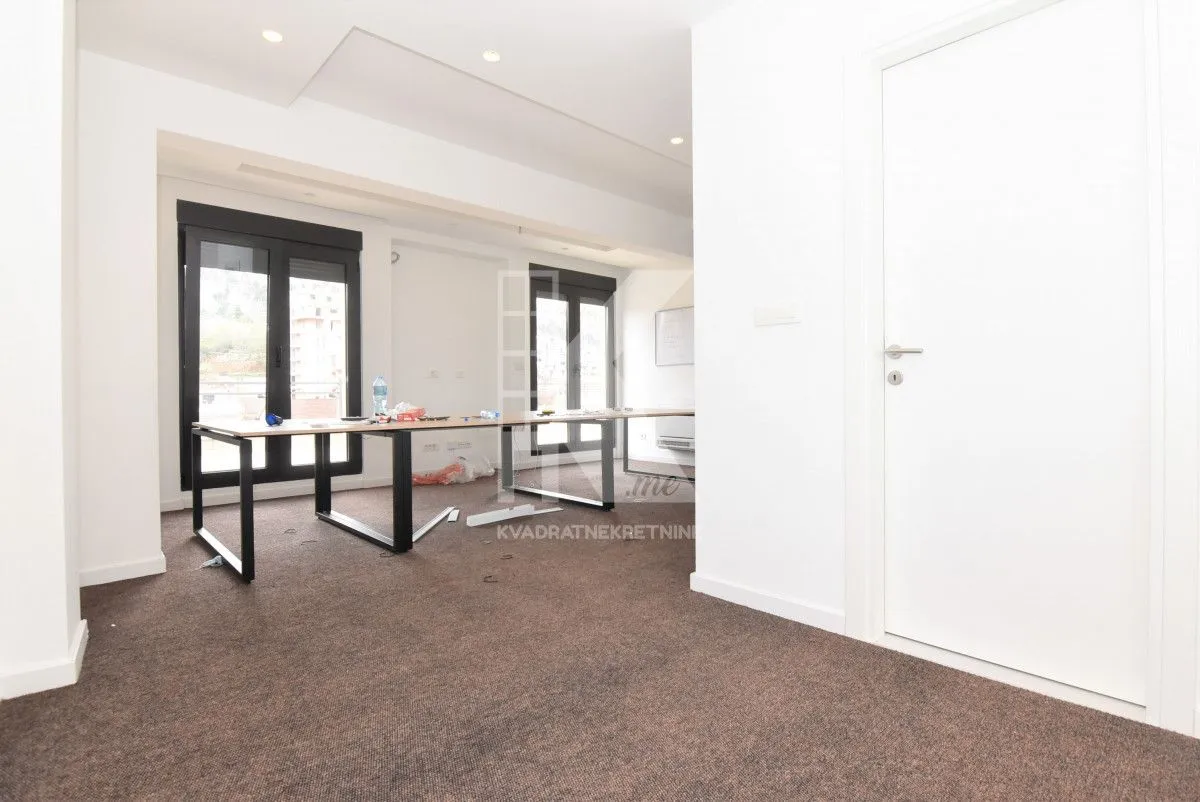 Izdavanje, poslovni prostor, 117m², Momišići, Podgorica