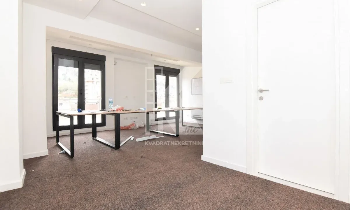 Izdavanje, poslovni prostor, 117m², Momišići, Podgorica