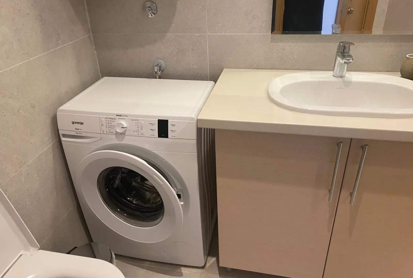 Izdavanje, dvosoban stan, 76m², Centar, Budva