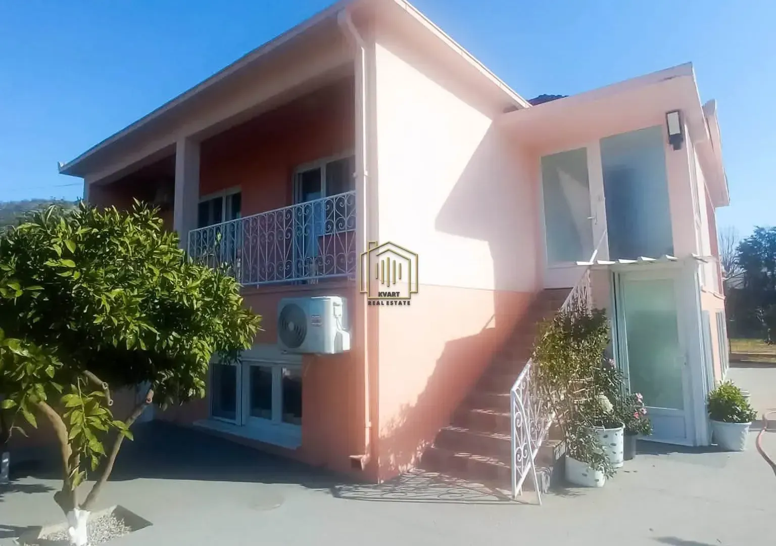 Izdavanje, dvosoban stan, 104m², Tološi, Podgorica