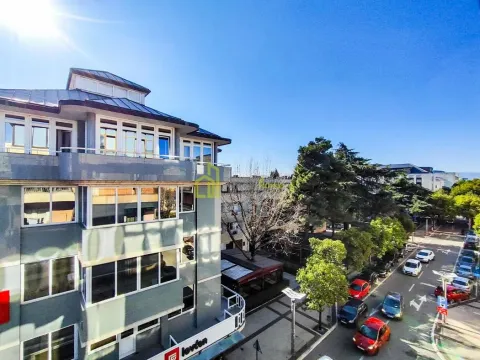 Izdavanje, dvosoban stan, 79m², Centar, Podgorica - image 16