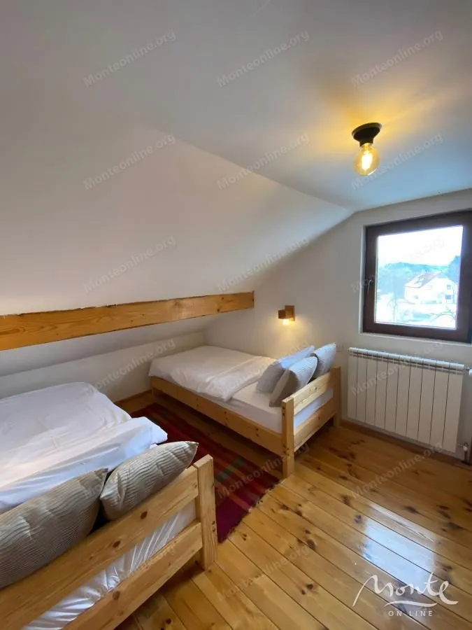 Sale, office space, 300m², Kolašin, Crna Gora