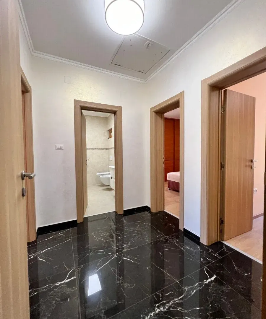 Prodaja, kuća, 200m², Rogami, Podgorica