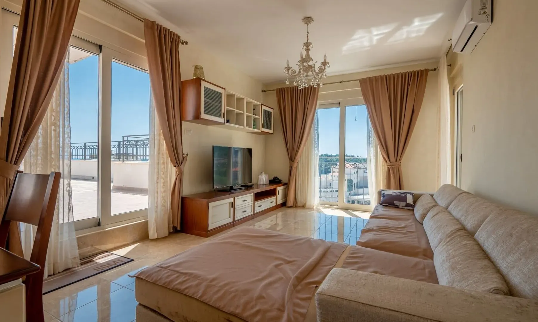 Sale, two bedroom apartment, 265m², Bečići, Budva