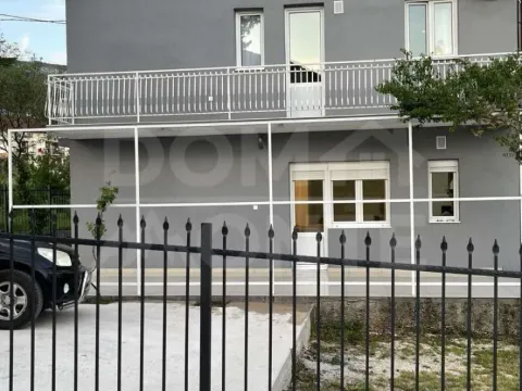 Rent, one bedroom apartment, 75m², Tivat, Crna Gora - image 8