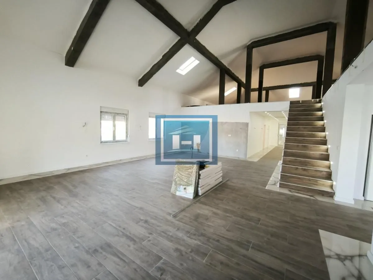 Prodaja, kuća, 400m², Varvarin, Srbija