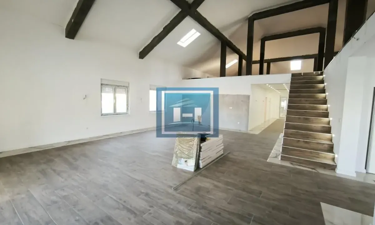 Prodaja, kuća, 400m², Varvarin, Srbija