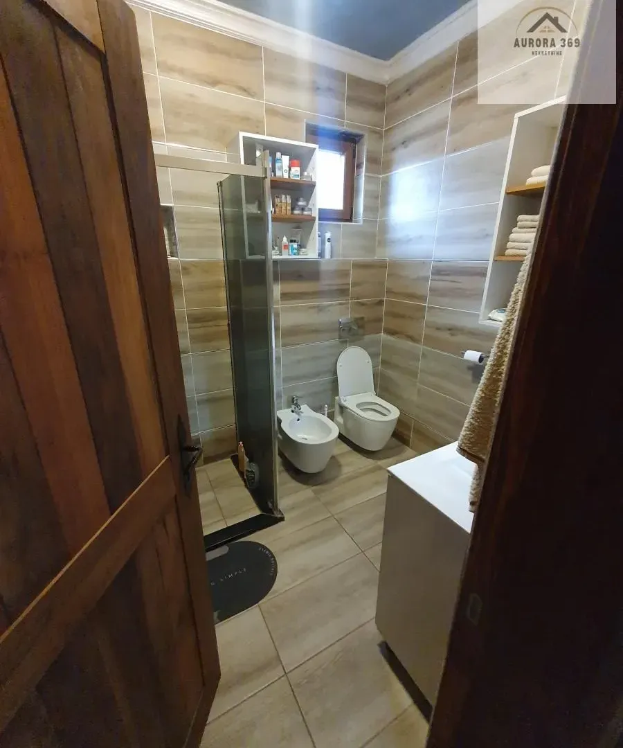 Prodaja, kuća, 215m², Ogar, Pećinci