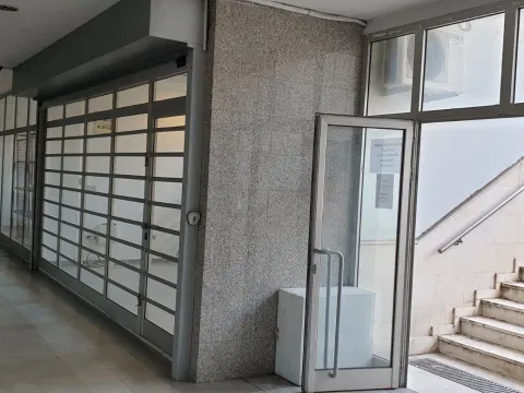 Izdavanje, poslovni prostor, 24m², Pobrežje, Podgorica - image 5