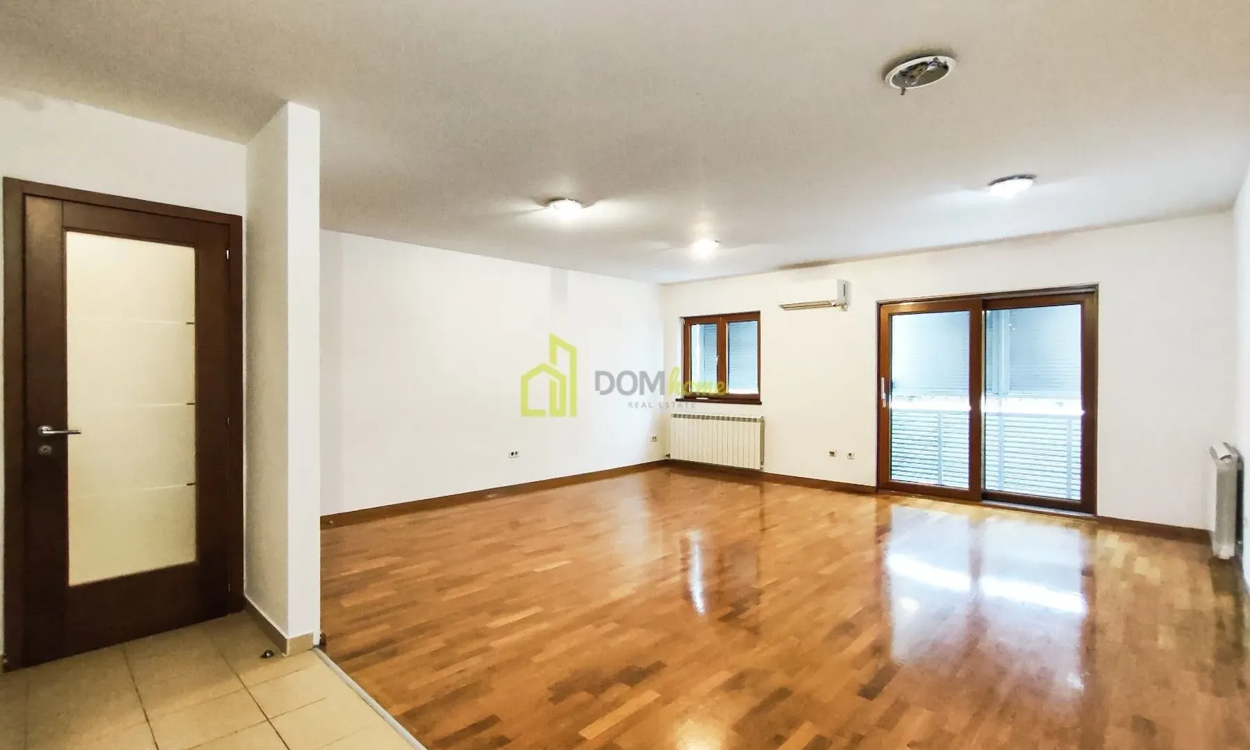 Izdavanje, dvosoban stan, 87m², Tološka šuma, Podgorica