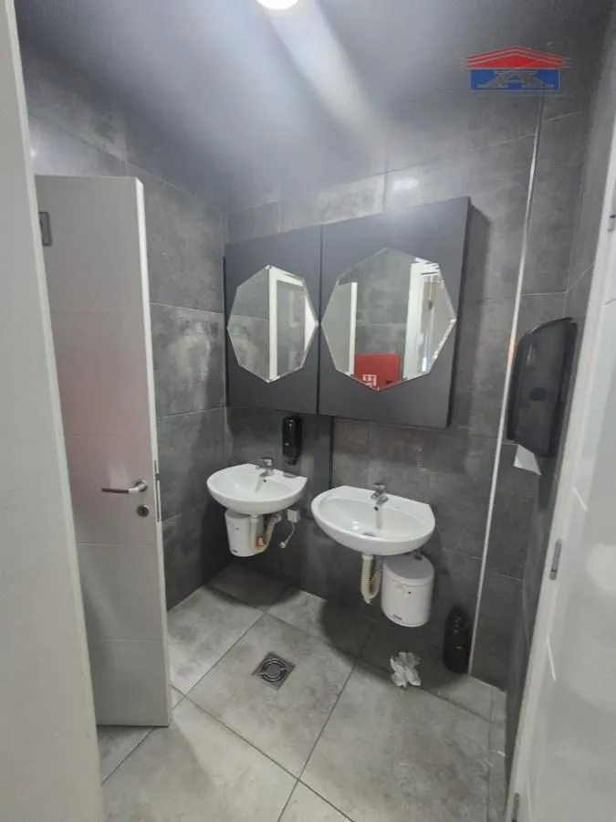 Rent, office space, 306m², Grbavica, Novi Sad Sve Podlokacije