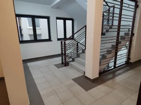 Izdavanje, dvosoban stan, 68m², Centar, Jagodina - image 21