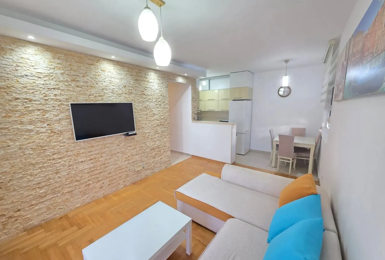 Izdavanje, dvosoban stan, 60m², Budva okolina, Budva