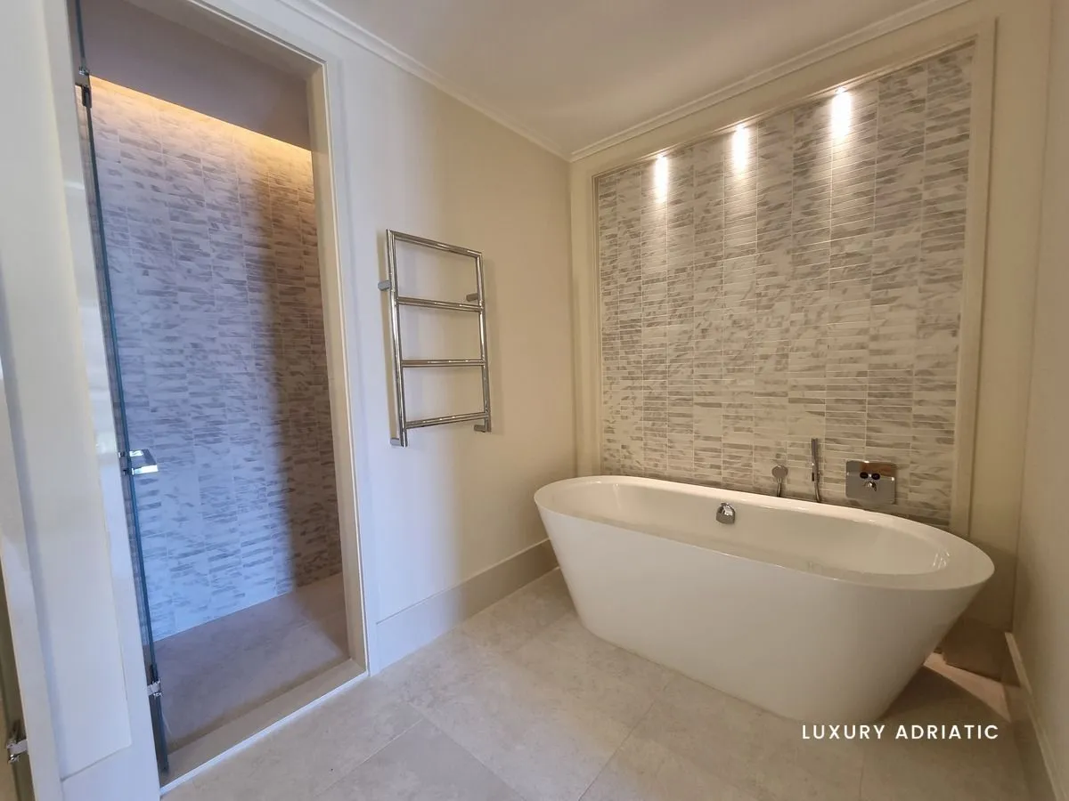 Sale, two bedroom apartment, 187m², Tivat, Crna Gora