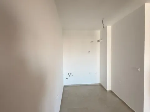 Izdavanje, jednosoban stan, 42m², Stari Aerodrom, Podgorica - image 7