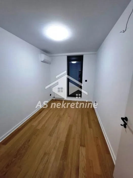 Izdavanje, trosoban stan, 72m², Crveni Krst, Beograd